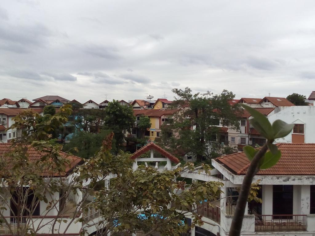 A Joy House - Kaset Nawamin City Bangkok Bagian luar foto