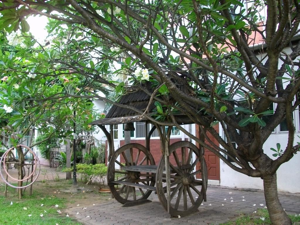 A Joy House - Kaset Nawamin City Bangkok Bagian luar foto