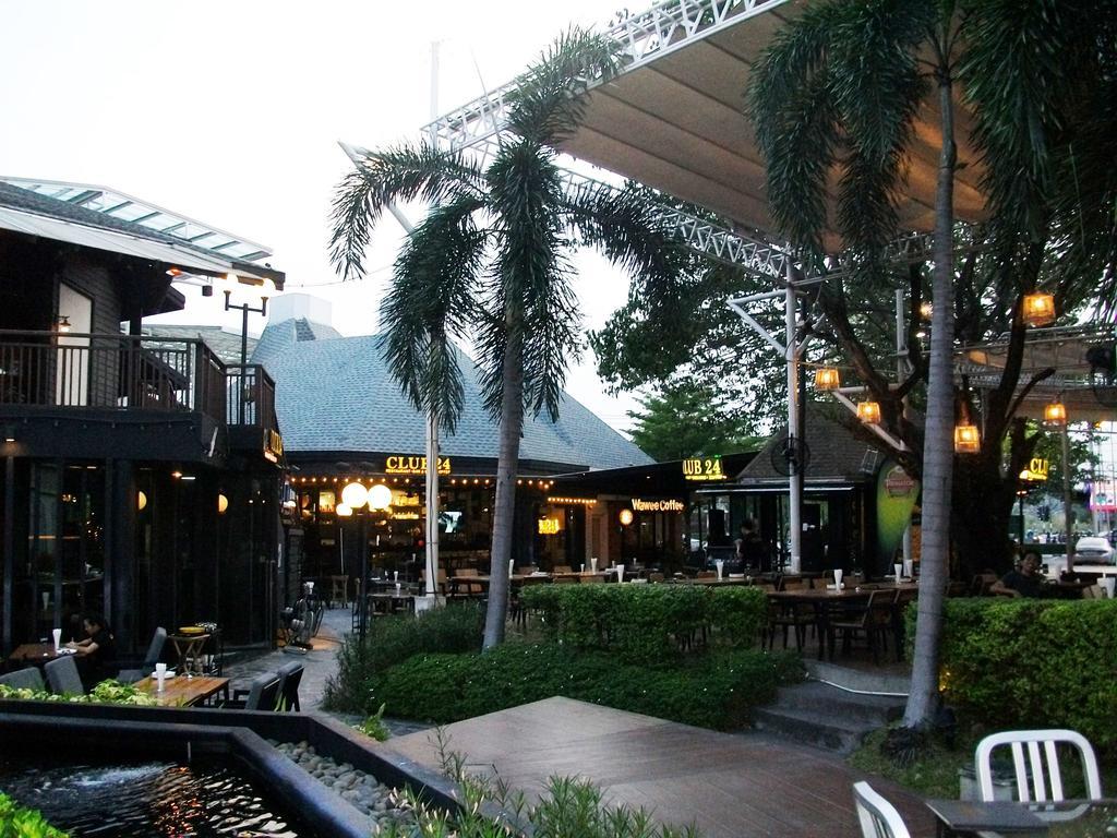 A Joy House - Kaset Nawamin City Bangkok Bagian luar foto